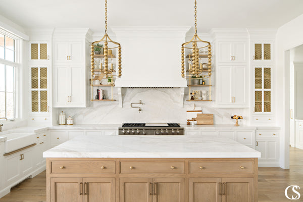 One thing we love about purchasing well-curated and created hardware cabinetry is that you can often find a variety of knobs and pulls of similar style that will complement one another as each serves its purpose in your space.