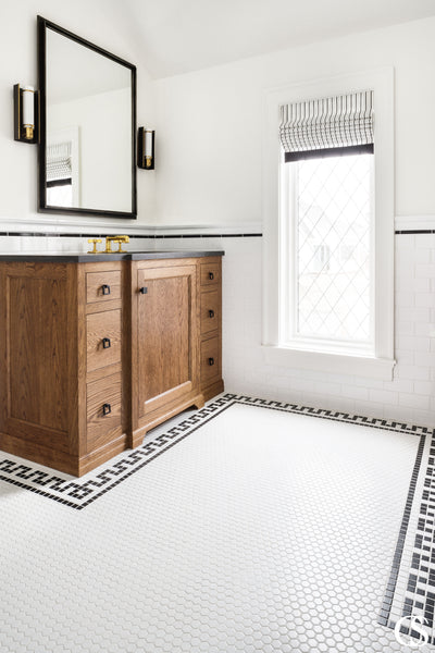 If you’re looking for inspiration for cabinet hardware for the kitchen, bathroom, or other built-ins, we highly recommend spending some time in the Christopher Scott Cabinetry portfolios.