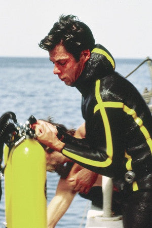 richard hyman preparing to dive - calypso