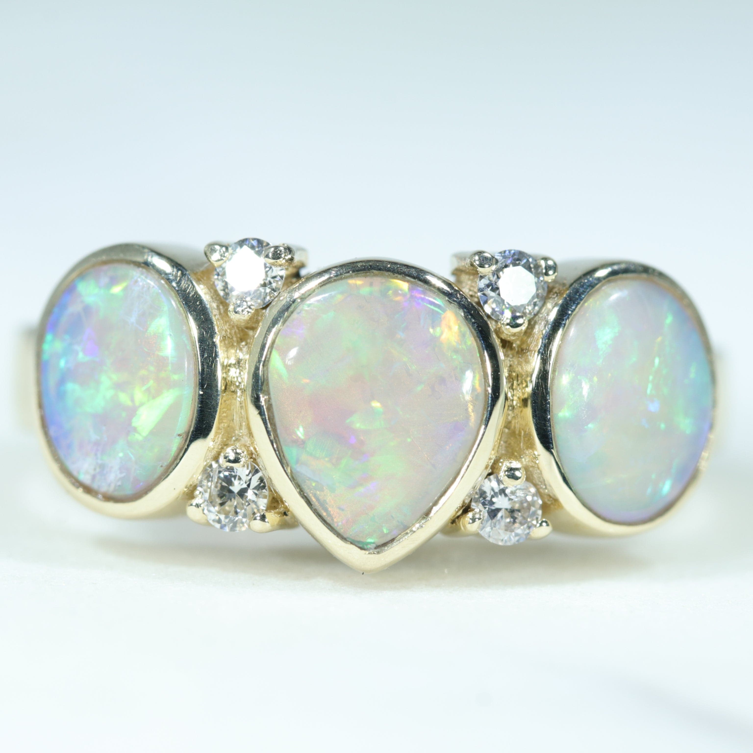 gold ring with opal stone