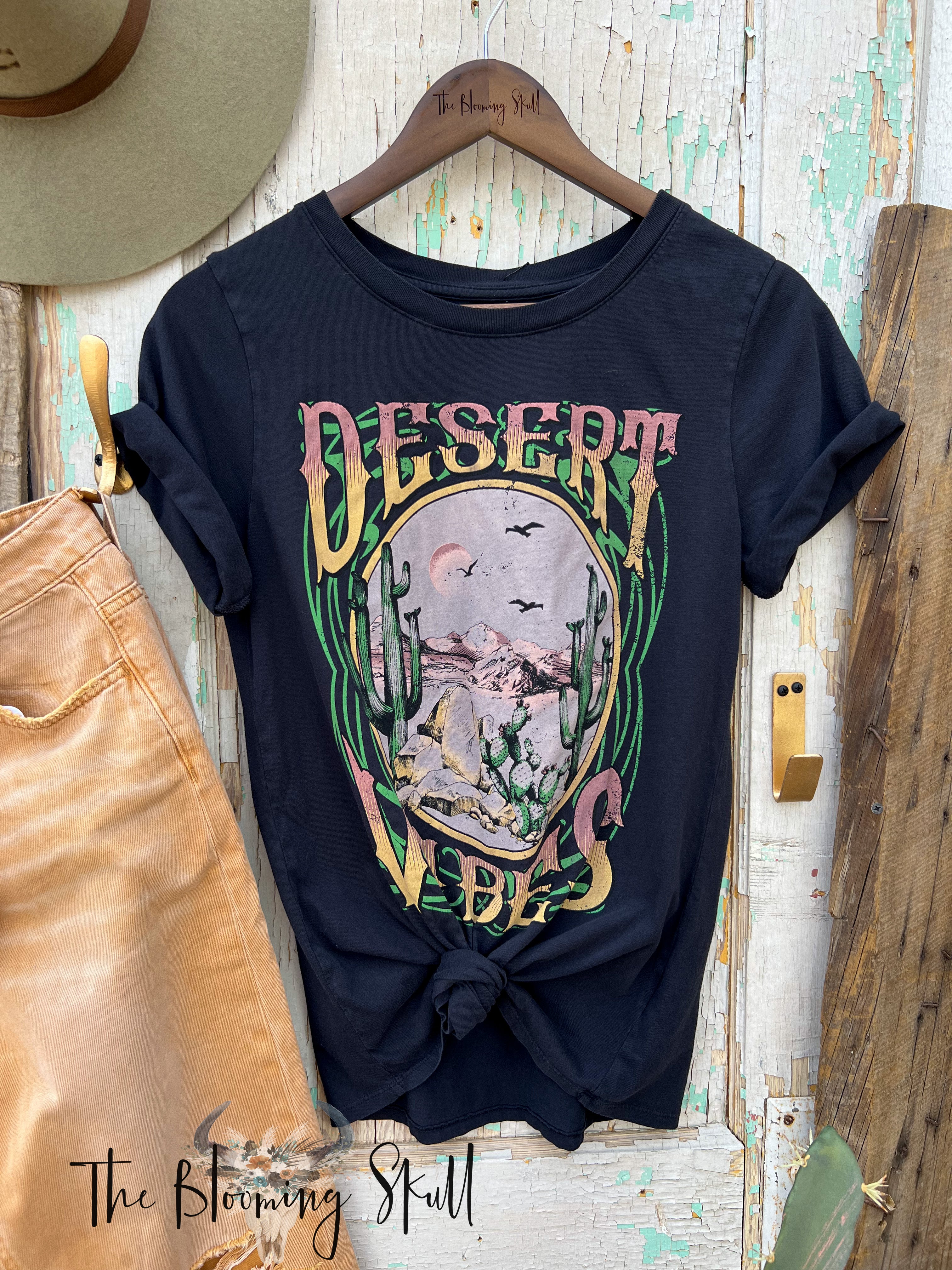 DESERT VIBES GRAPHIC TEE