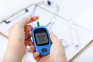 hand-holding-blood-glucose-meter-measuring-blood-sugar-background-is-stethoscope-chart-file_1_26222787-01fd-4109-be95-daf5fa3e6437__PID:e2b83611-e08f-469f-b671-740c6e591310