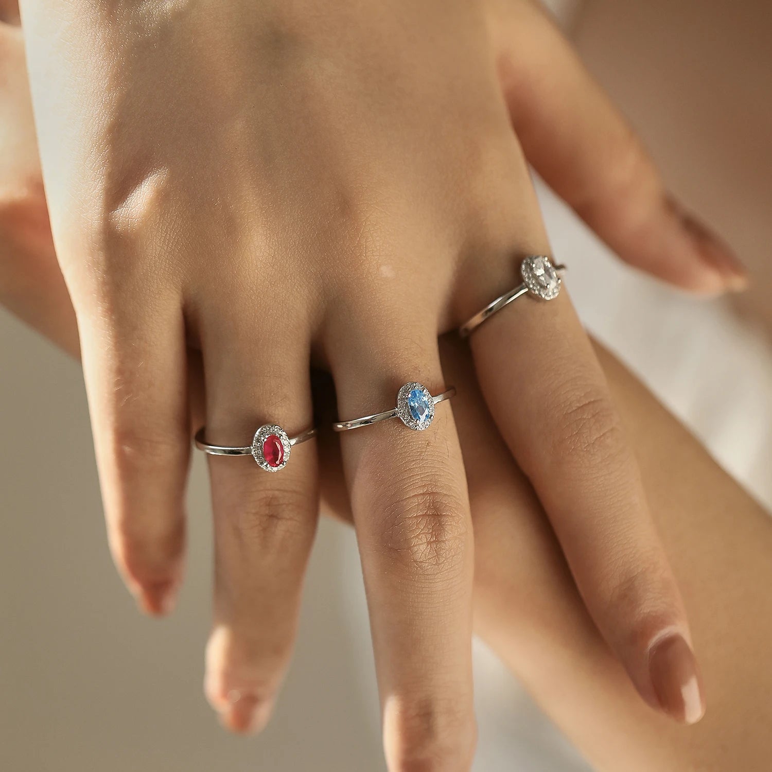Ecooin Sterling Silver Rainbow Zirconia Oval Ring - Image 3