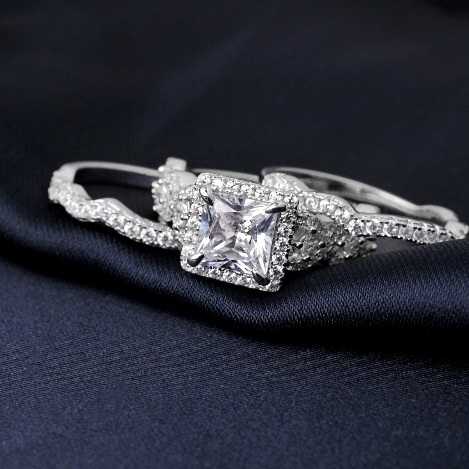 Ecooin Sterling Silver Halo Engagement Ring - Image 3