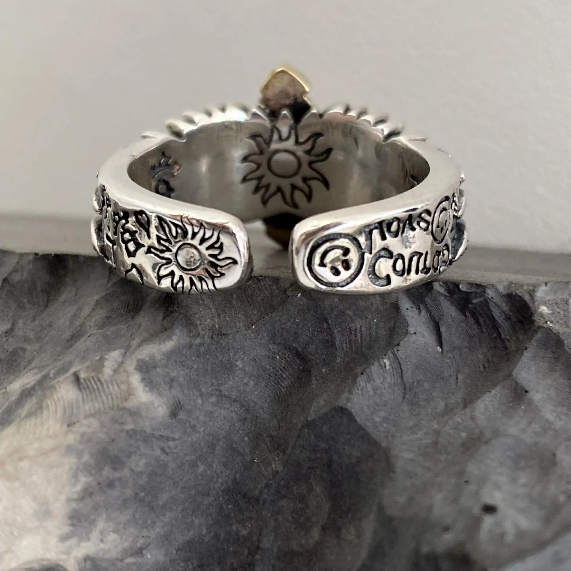 Unilf Retro Cross Feather Graffiti Ring - Image 6