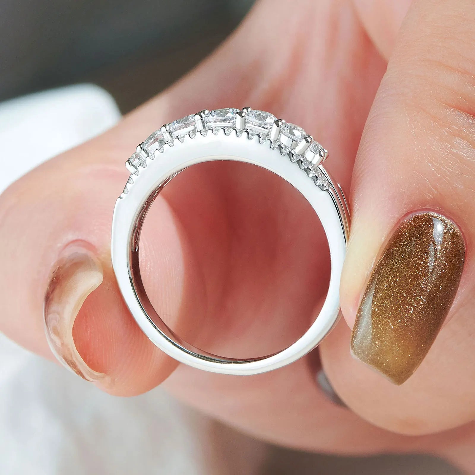 Uneju Luxury Moissanite Wedding Ring for Women - Image 4