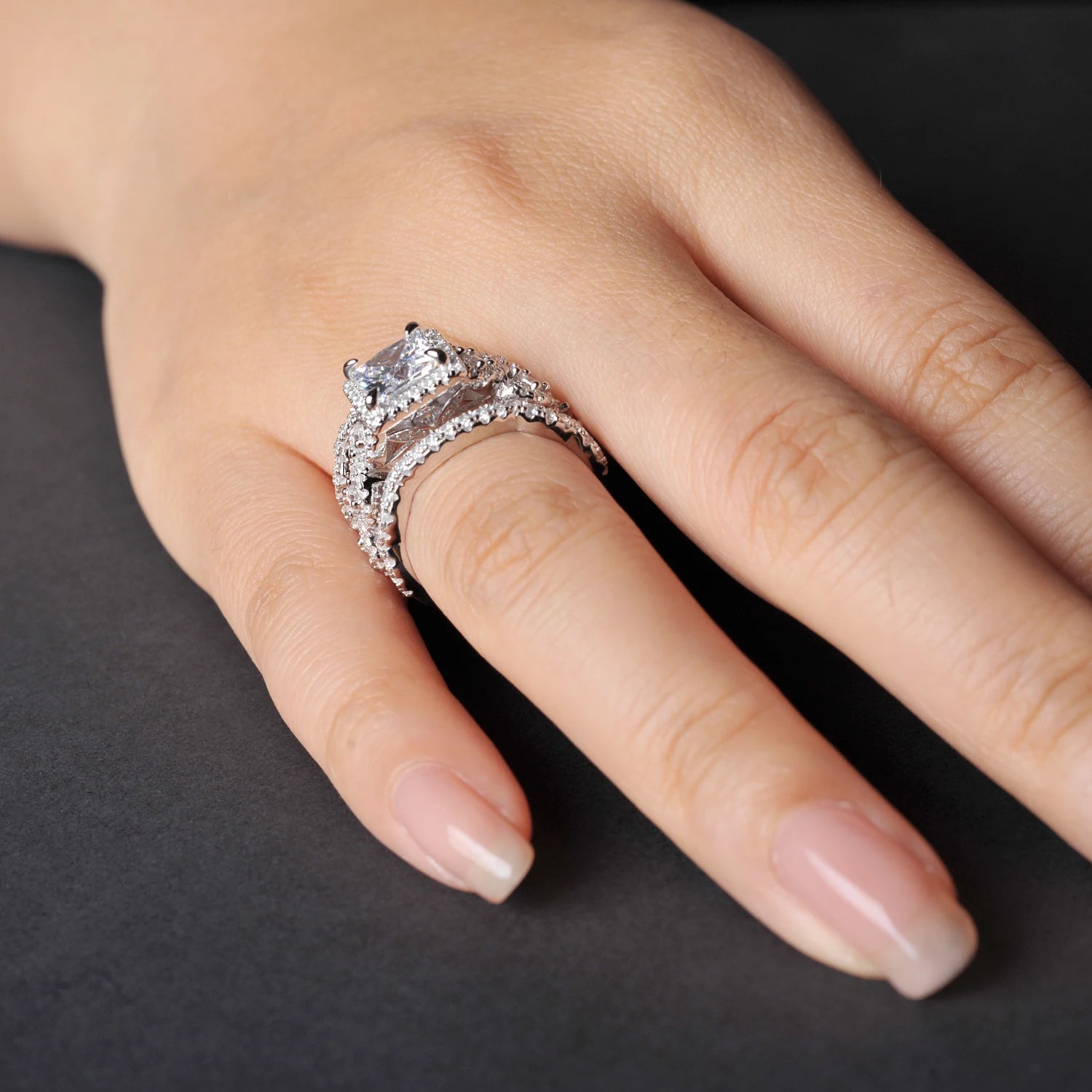 Ecooin Sterling Silver Halo Engagement Ring - Image 4