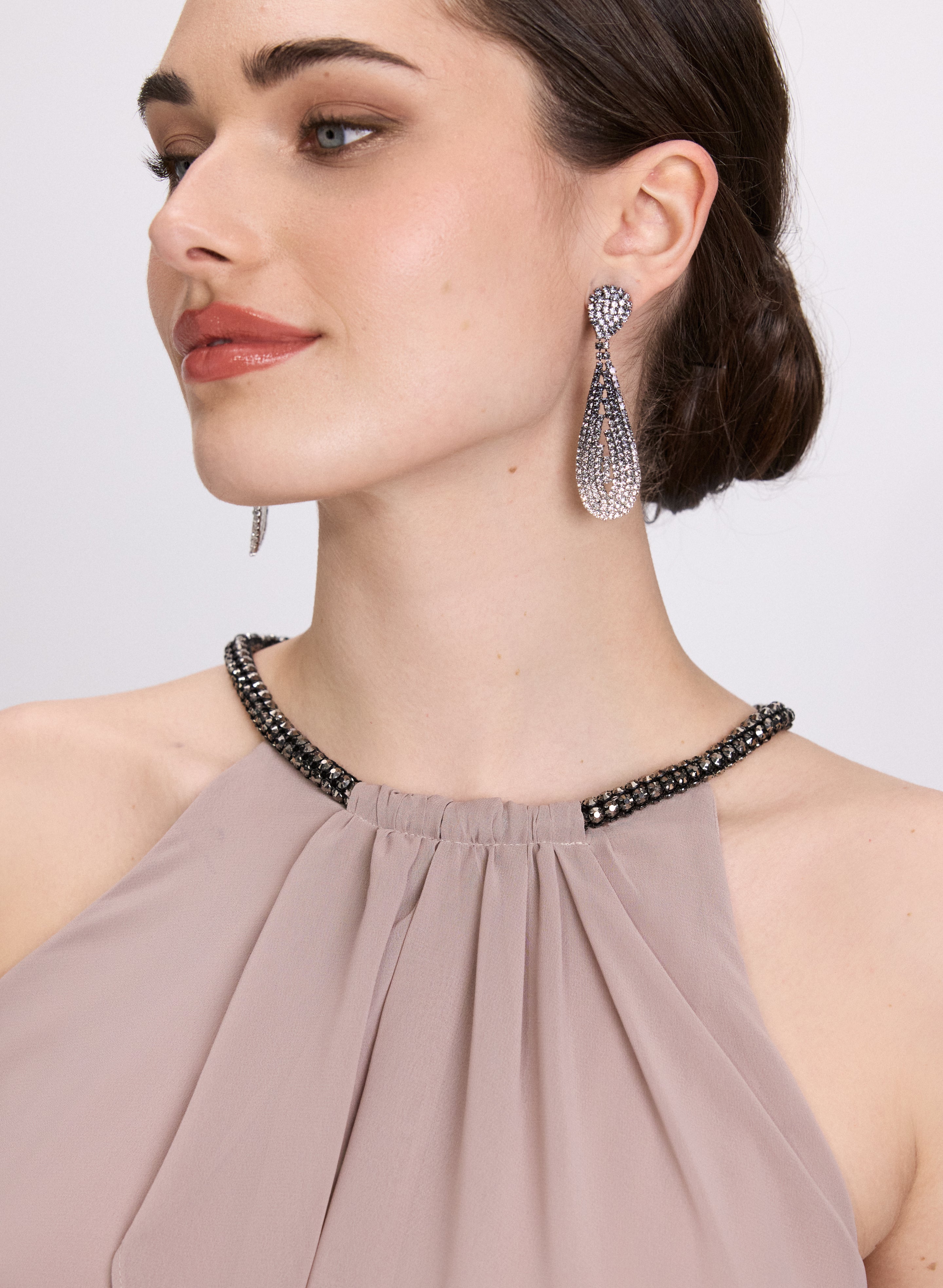 Robe en chiffon et col licou