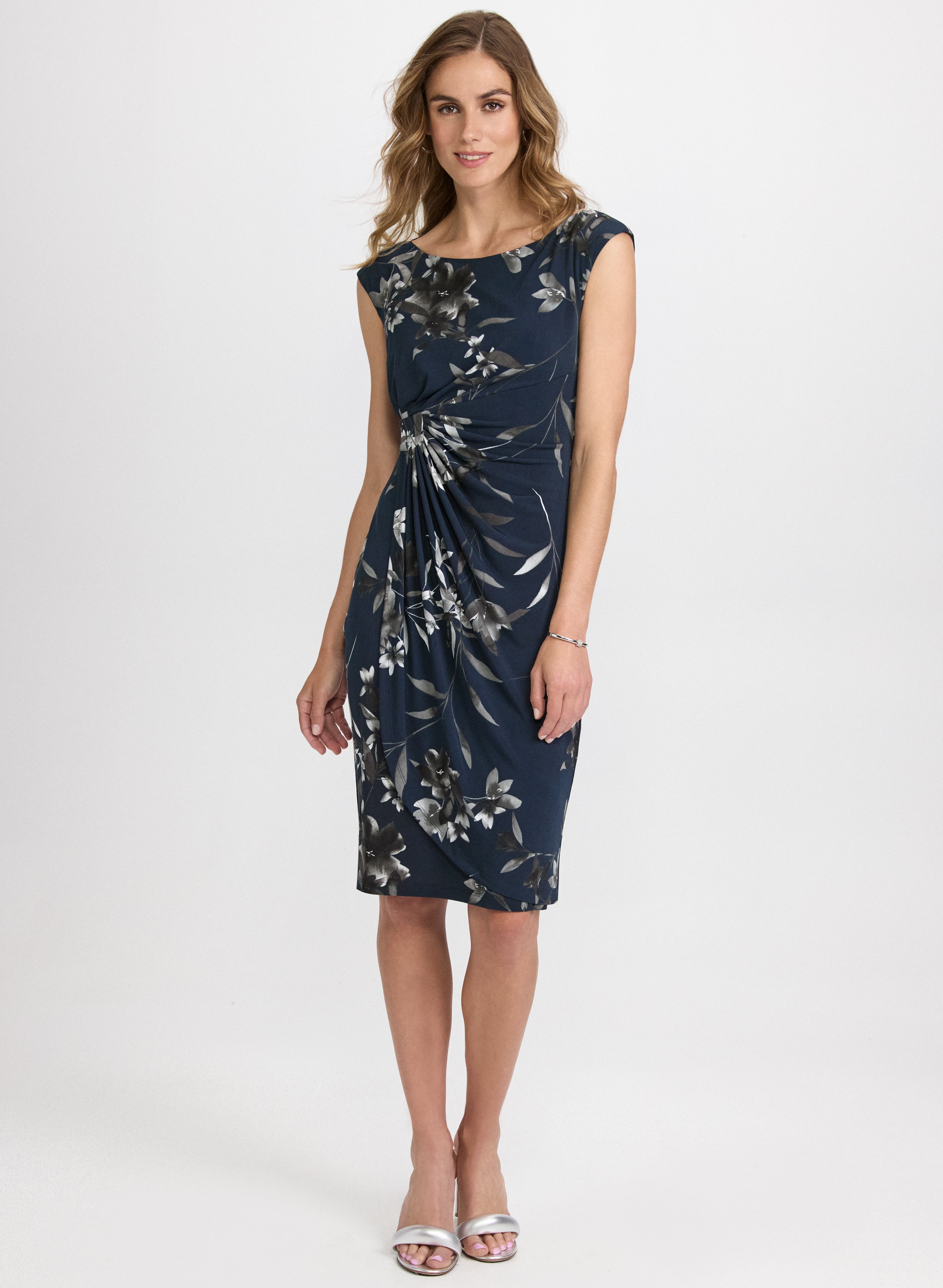 Robe florale drapée