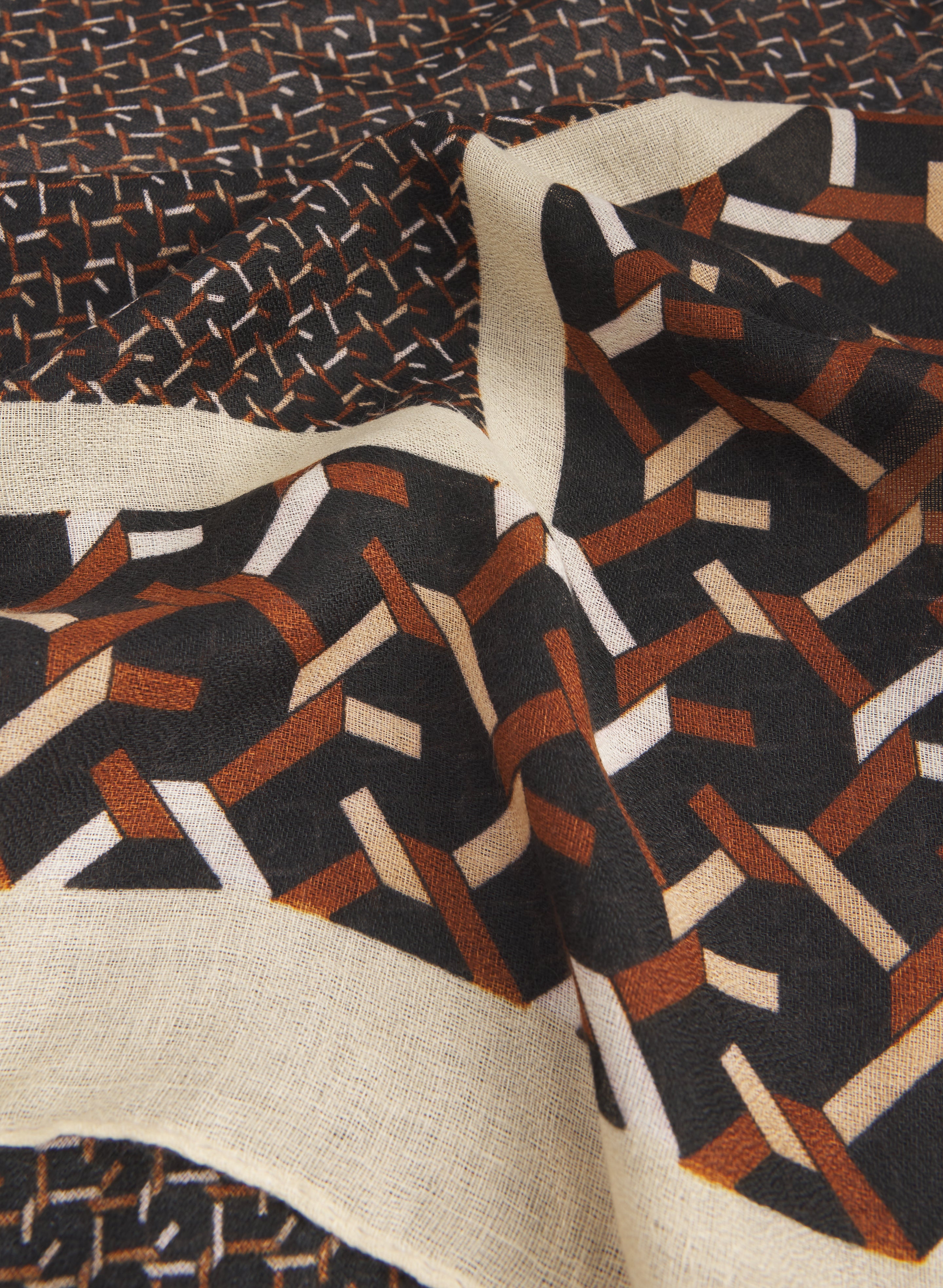 Foulard à motif géométrique mixte