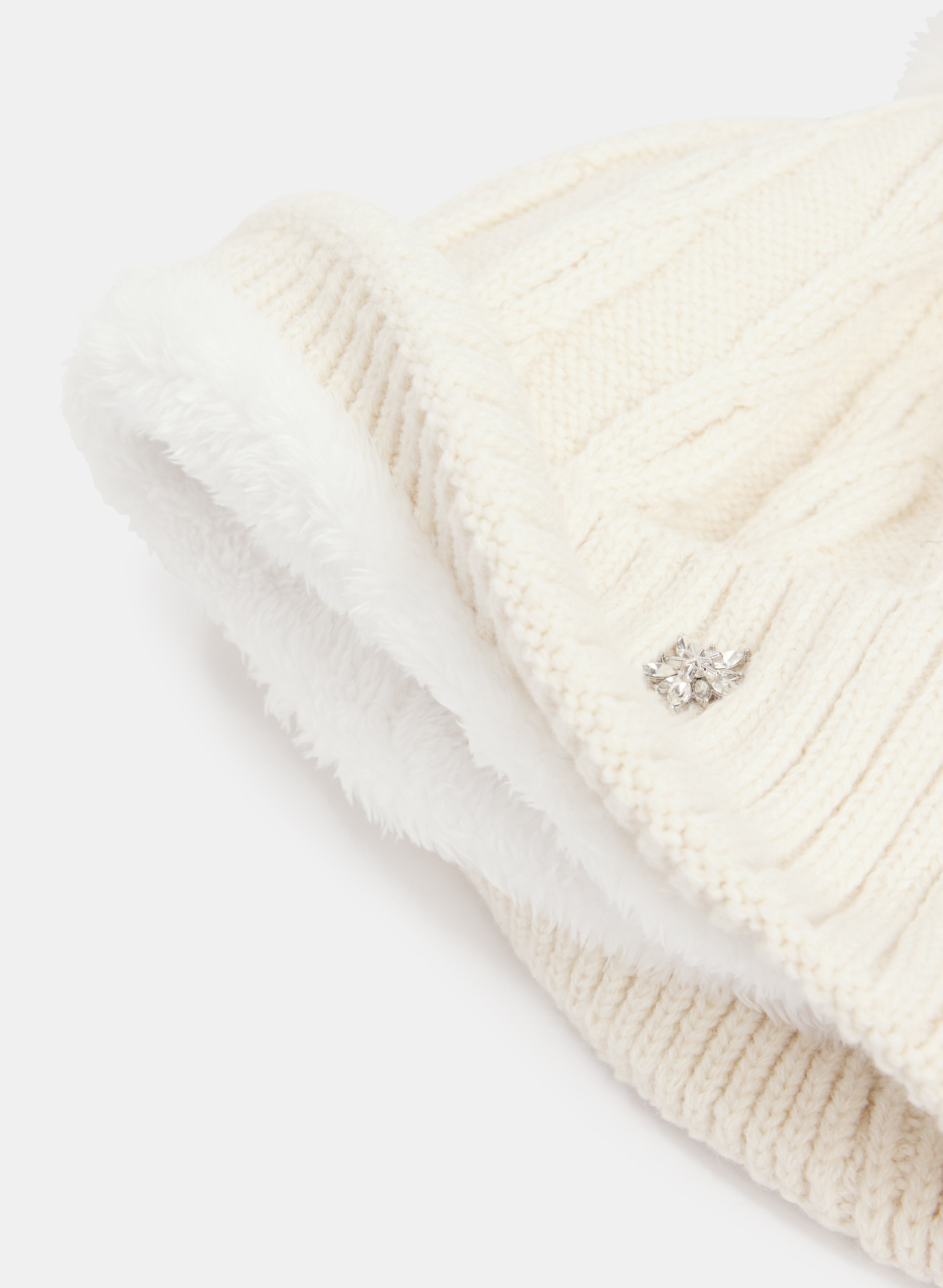 Tuque à bordure en fausse fourrure