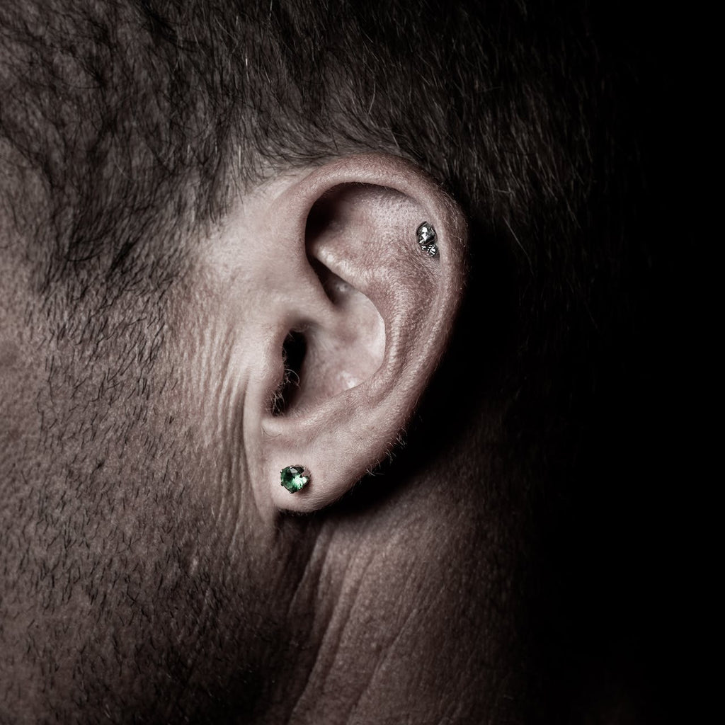 Helix Piercing : guérison, douleur, coût, bijoux, suivi