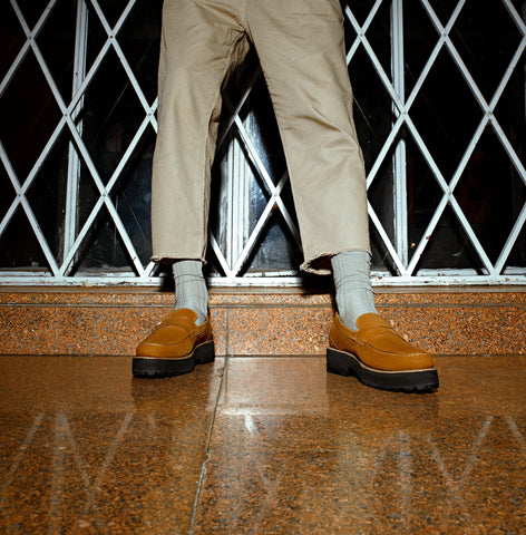 A men wearing light lug boots sole shoes