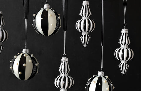 MONOCHROME CHRISTMAS DECORATIONS