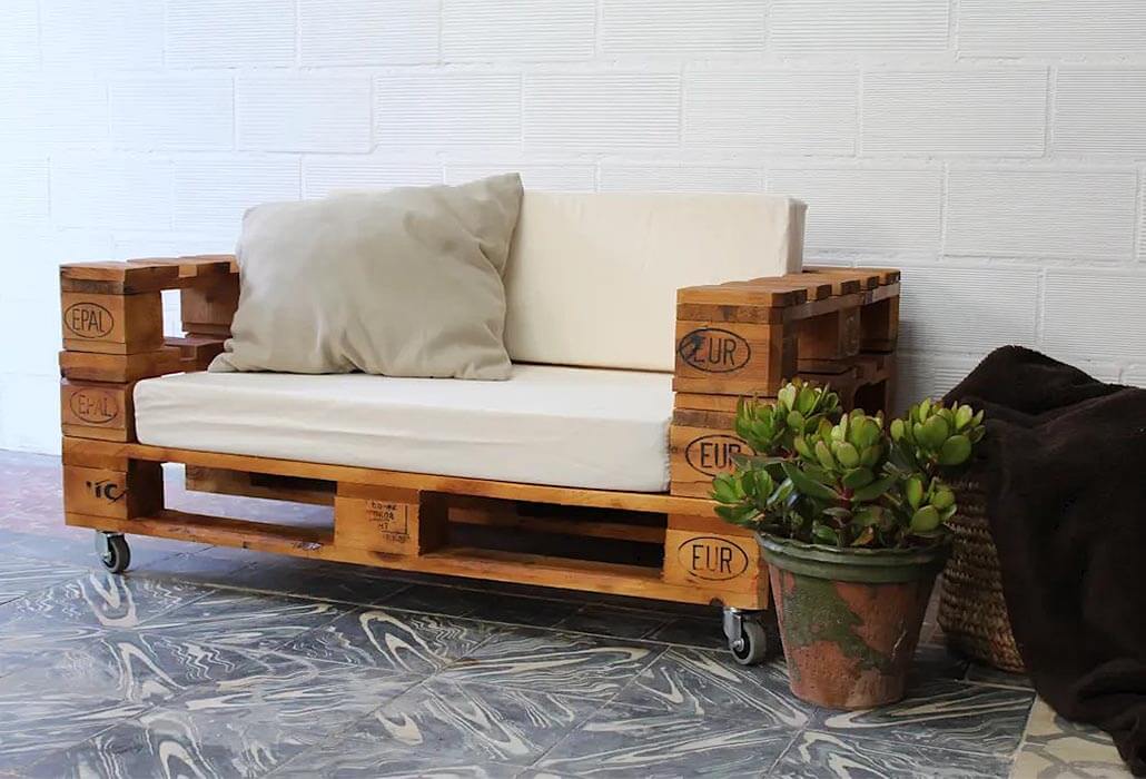 wooden pallet garden sofa bench seat on caster wheels