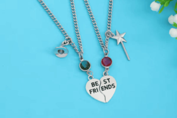 Split-heart design of the Magic Bond Best Friends necklace set with