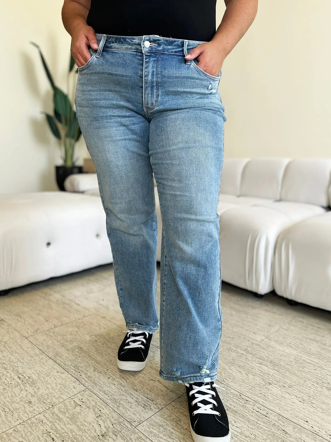 Front view of curvy model wearing Judy Blue Full Size Mid Rise Straight Distressed Jeans.