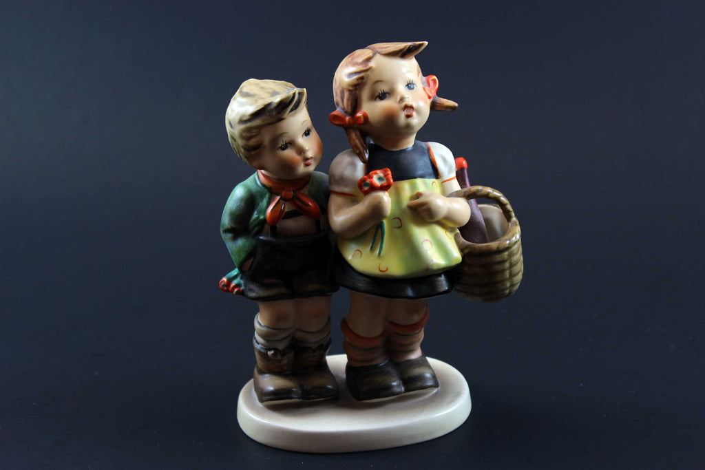 fremsætte Kriger Vænne sig til 1) Hummel Figurine - To Market, TMK3 – With A Past