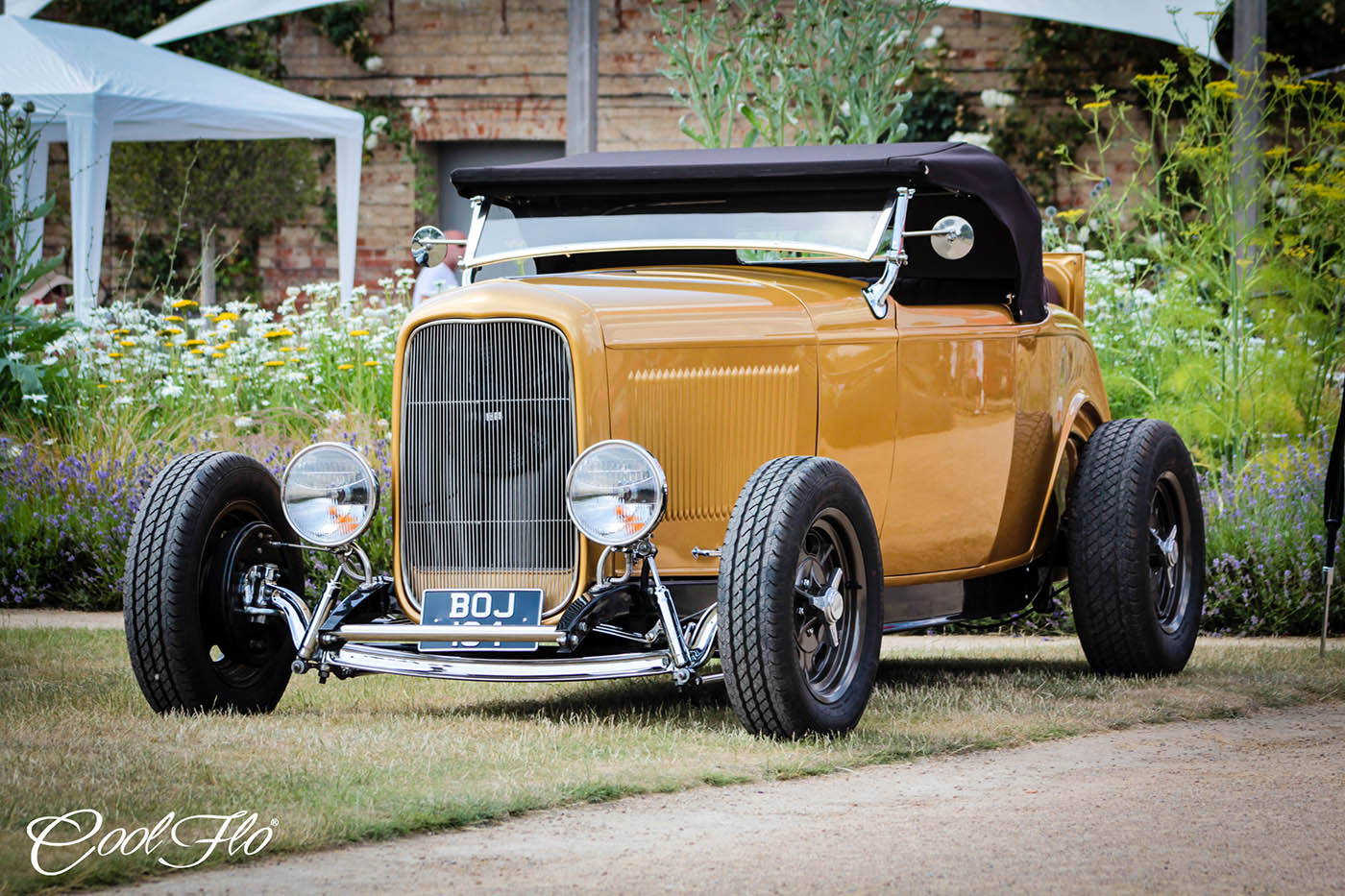 Classic Collective: Cool Flo / Spikes Vintage Restoration / VolksWorld Magazine