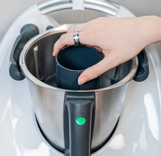 Thermomix Luxembourg - Chers clients, De plus en plus d'accessoires  Thermomix sont proposés par des fabricants externes en supplément ou en  remplacement des accessoires Vorwerk Thermomix d'origine. Nous vous  recommandons d'utiliser uniquement