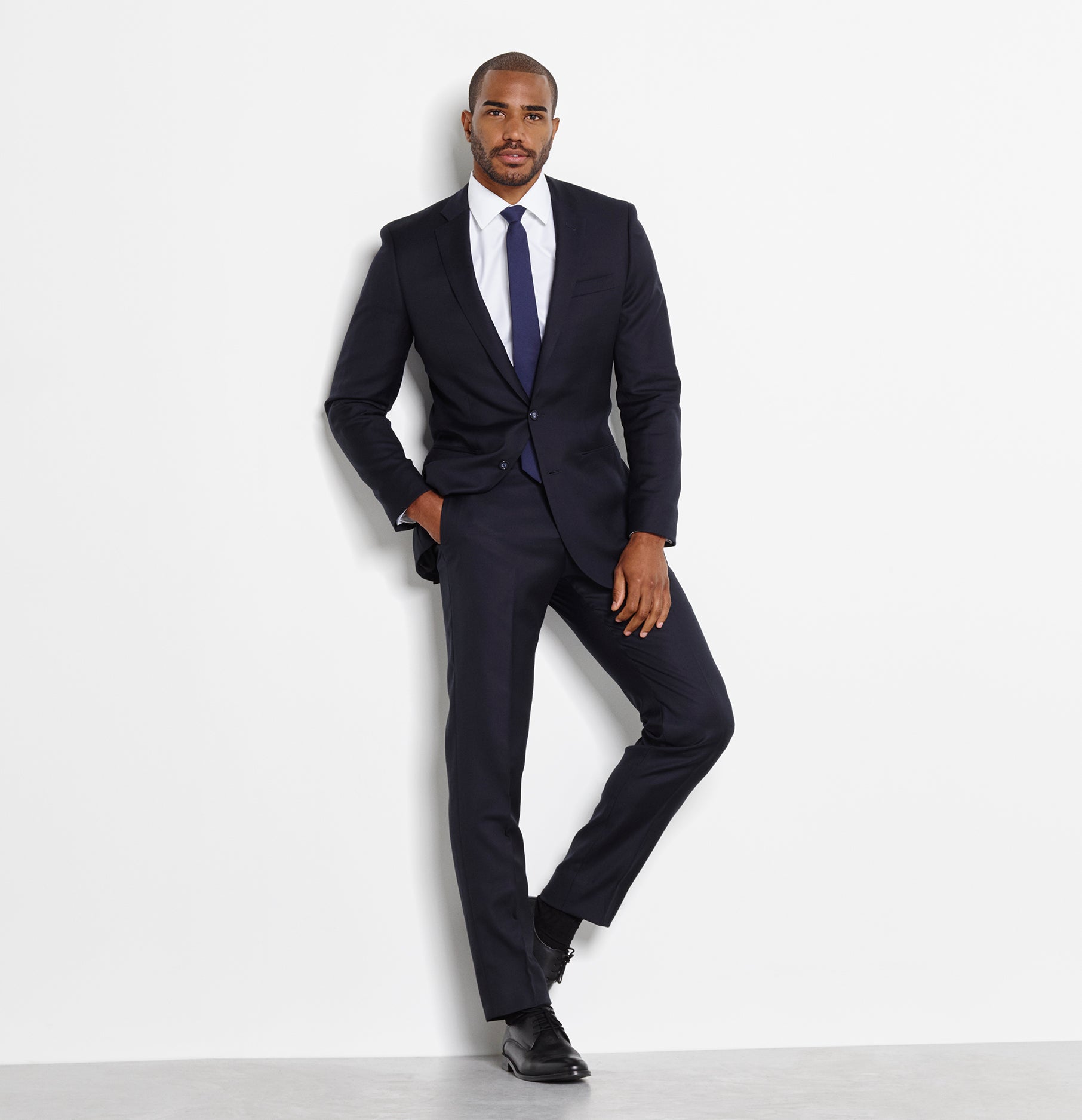 The dark blue suit - Why you should not wear a black suit - Hockerty