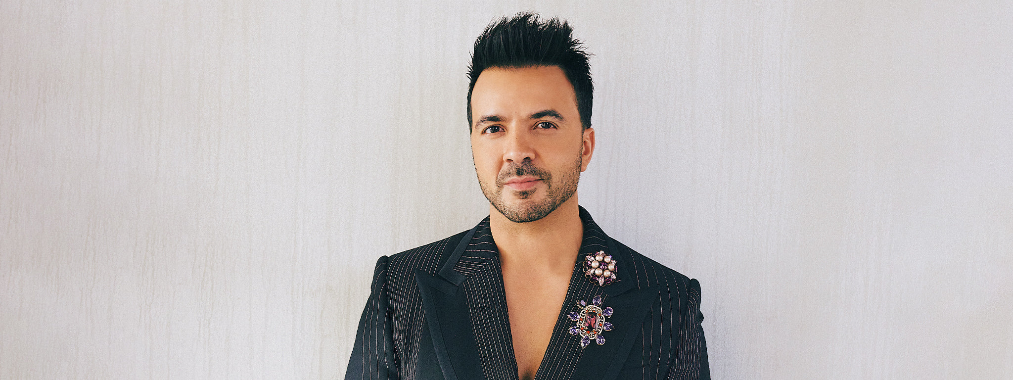 Luis Fonsi – Universal Music Latin Official Store