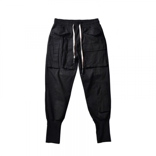 Schwarze Cargo-Jogginghose mit mehreren Taschen für Herren / Funktionelle Kampfhose / Alternative Bekleidung für Herren