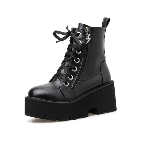 Women's ankle boots with platform lace-up in rock style.