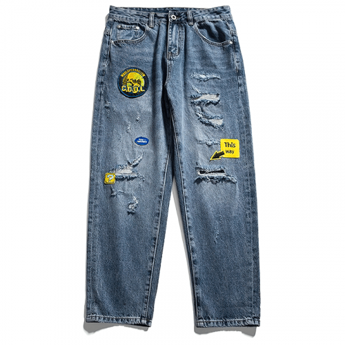 Stilvolle, lockere, zerrissene Jeans mit Abzeichen / lässige, gerade Jeans aus blauem Denim / alternative Mode