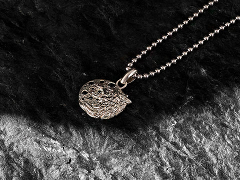 Men's Wolf Pendant in Solid Silver - Atolyestone