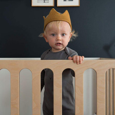 Oeuf Fawn Crib with Child in Crown