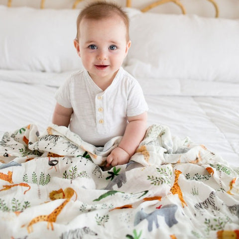 Child with Loulou Lollipop blanket