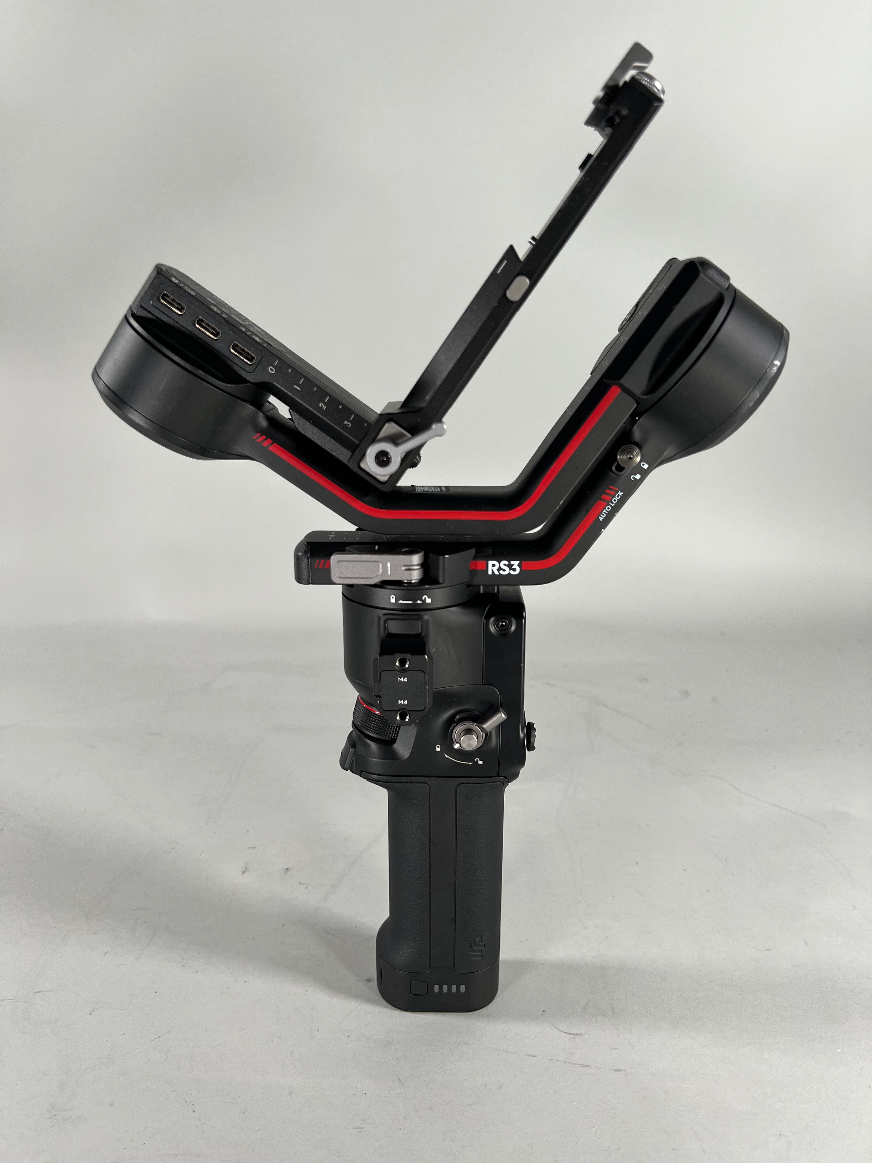 DJI RS 3 3-Axis Gimbal P11C With BHX711-3000-7.2 Battery