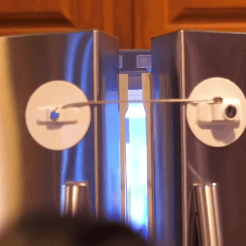 Video of person using fridge lock with keys