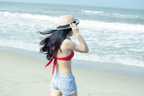 girl on beach wearing neutregena sunscreen