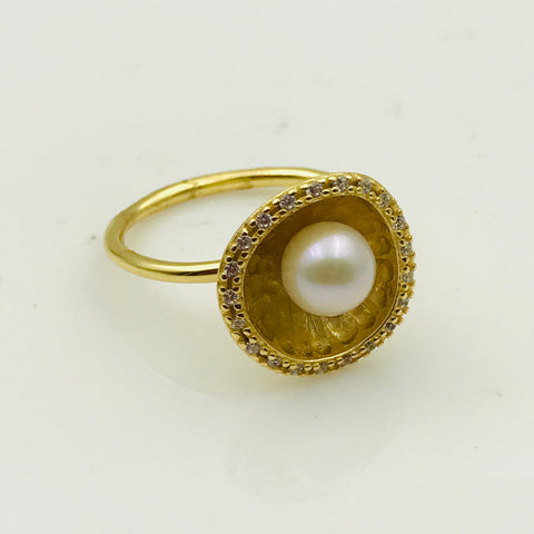White Round Pearl and Topaz Gold Ring - Size 7.5