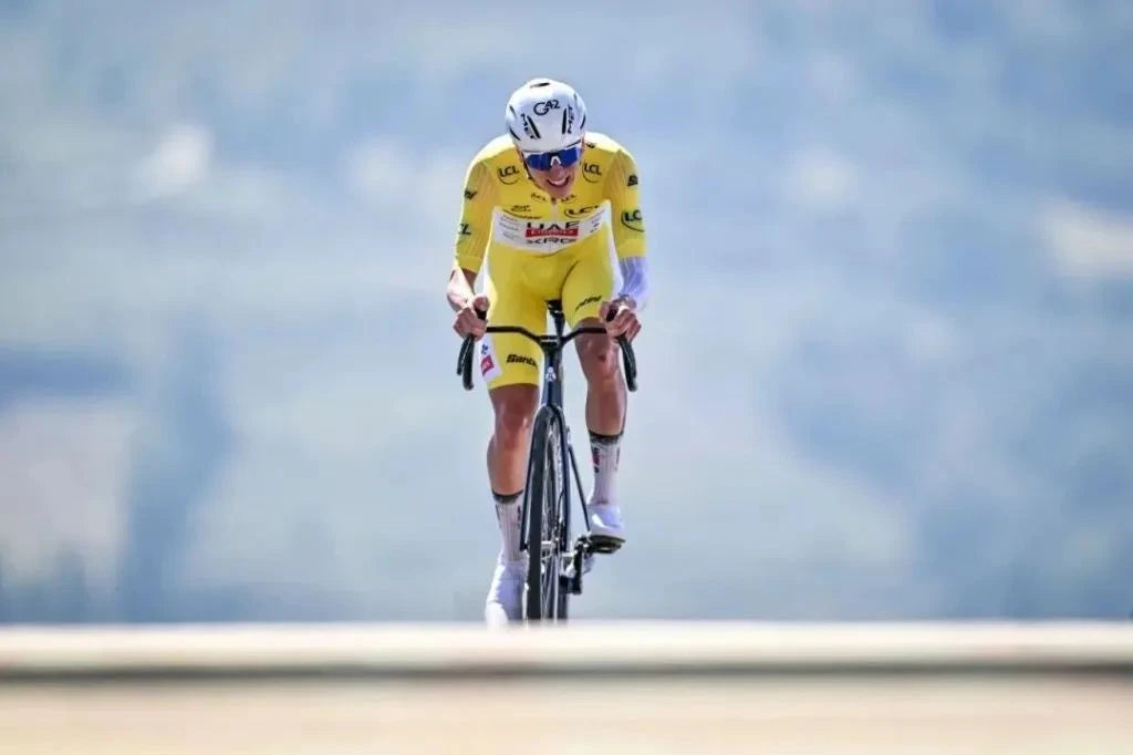 2025 Tour de France Stage 13 (Individual Time Trial):Without headphones or a time trial bike, Tadej Pogačar dominates the time trial!