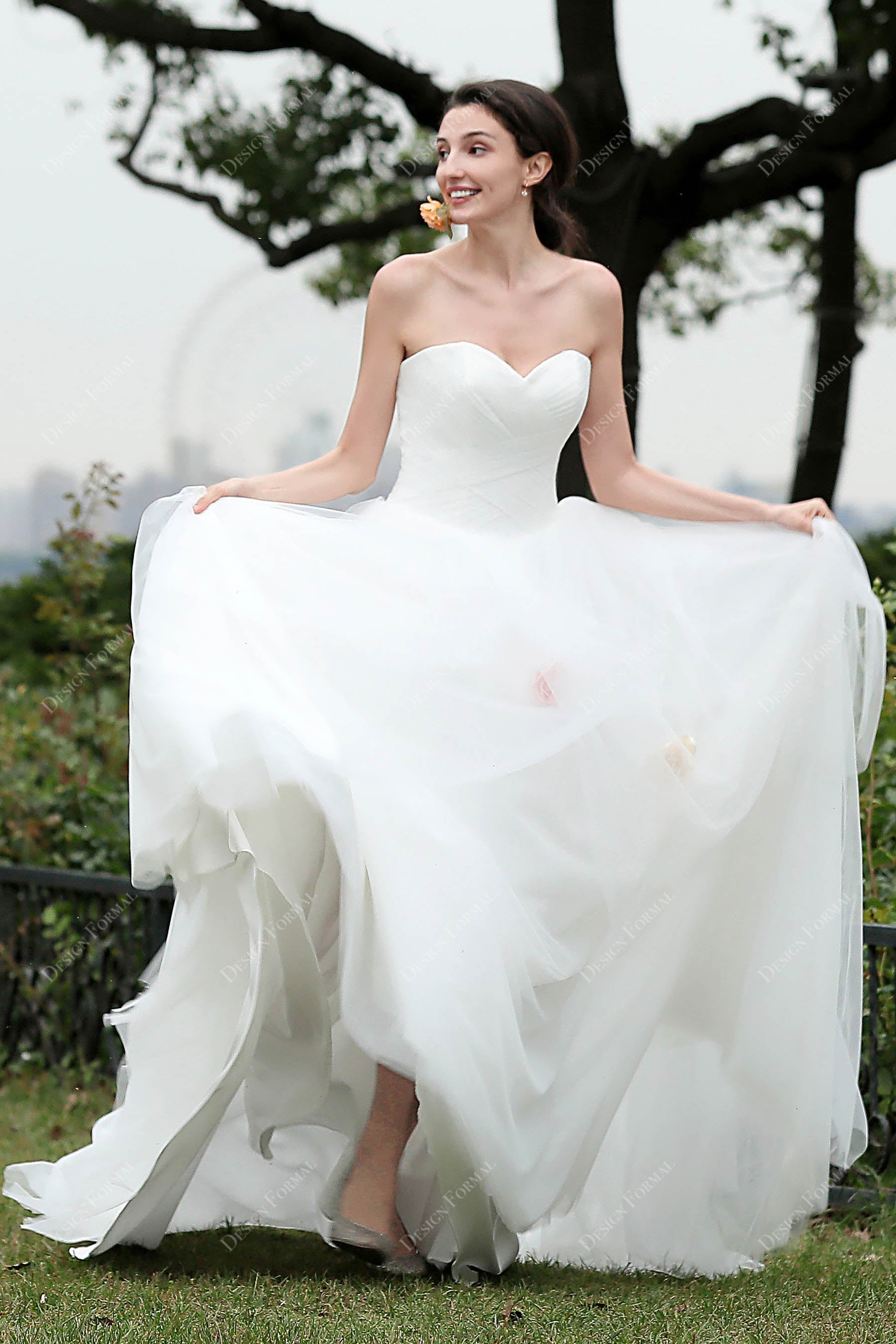 Strapless Sweetheart Tulle Wedding Dress