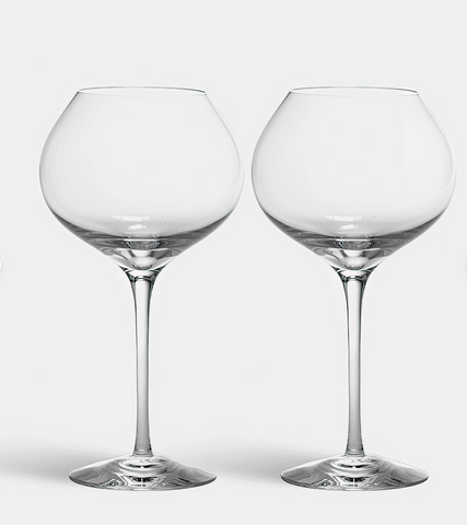 mature wine glass, burgundy wine glass