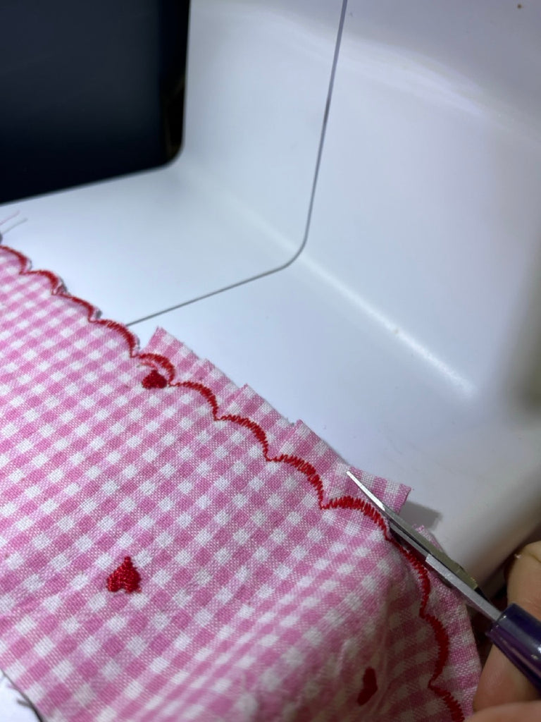 How to Sew a Scalloped Edge