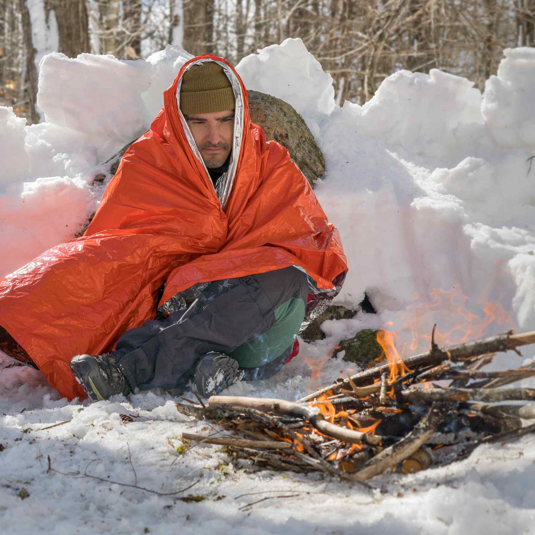 Las mantas térmicas del poncho de supervivencia de mantienen el calor, la  visibilidad reflectante, impermeable, resistente al desgarro, Soledad  Poncho de emergencia