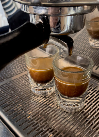 Extraction of two shots of espresso