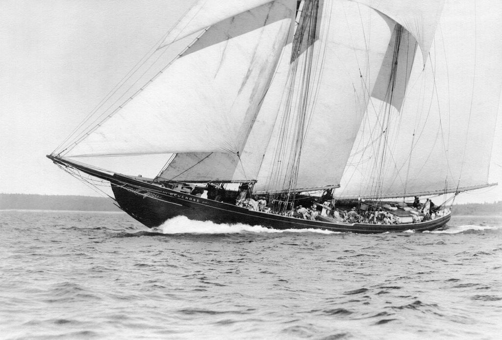 La goleta «Bluenose» compitiendo en la costa de Boston en 1938 - Foto de: W.R. MacAskill