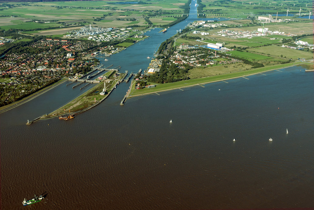 Esclusas del Nord-Ostsee-Kanal al encuentro con el río Elba en Brunsbüttel