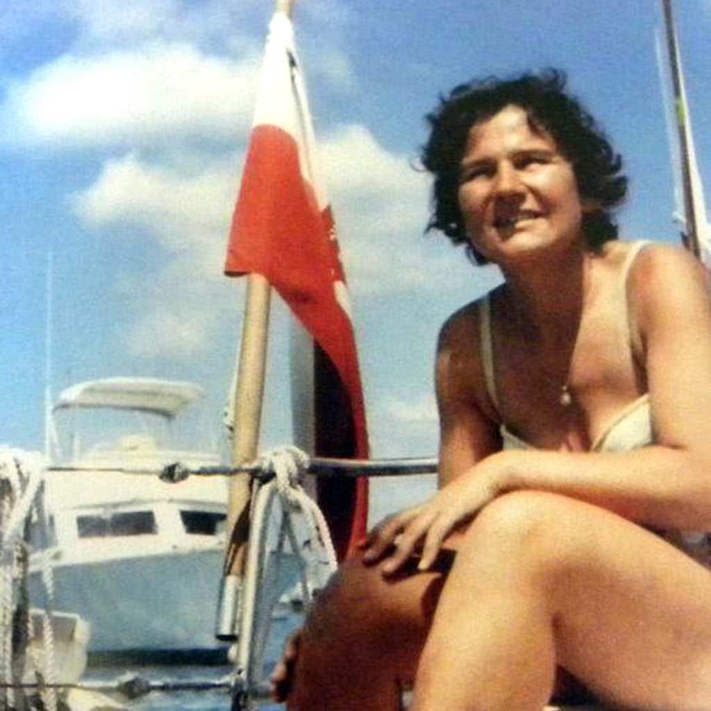 Krystyna Chojnowska en un fondeadero durante su recorrido alrededor del mundo