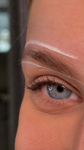 girl with brow mapping shape on eyebrows