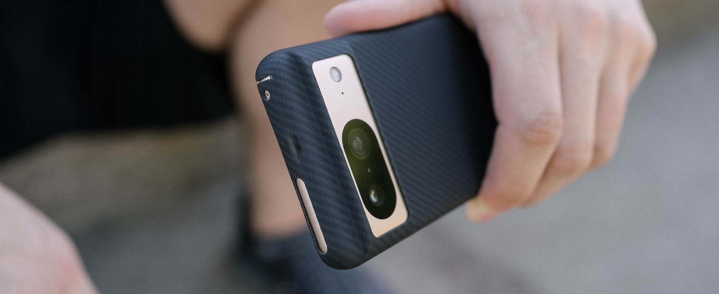 a hand of male hold the pixel 8 aramid fiber case with the phone