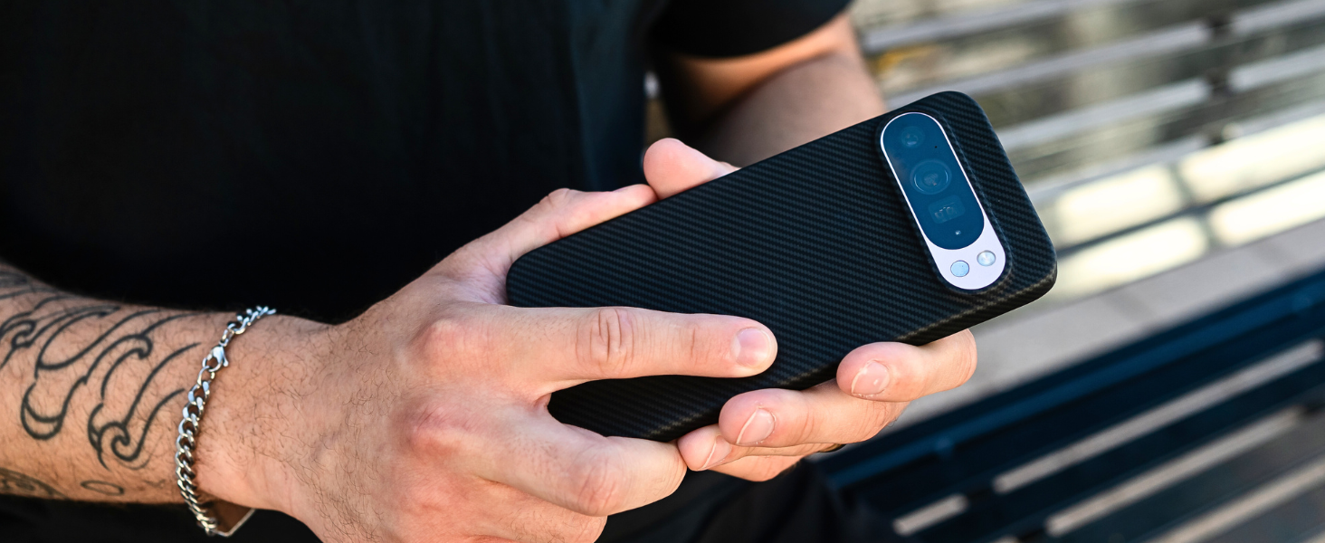 a close shot of male hold holding the pixel 9 pro xl aramid fiber