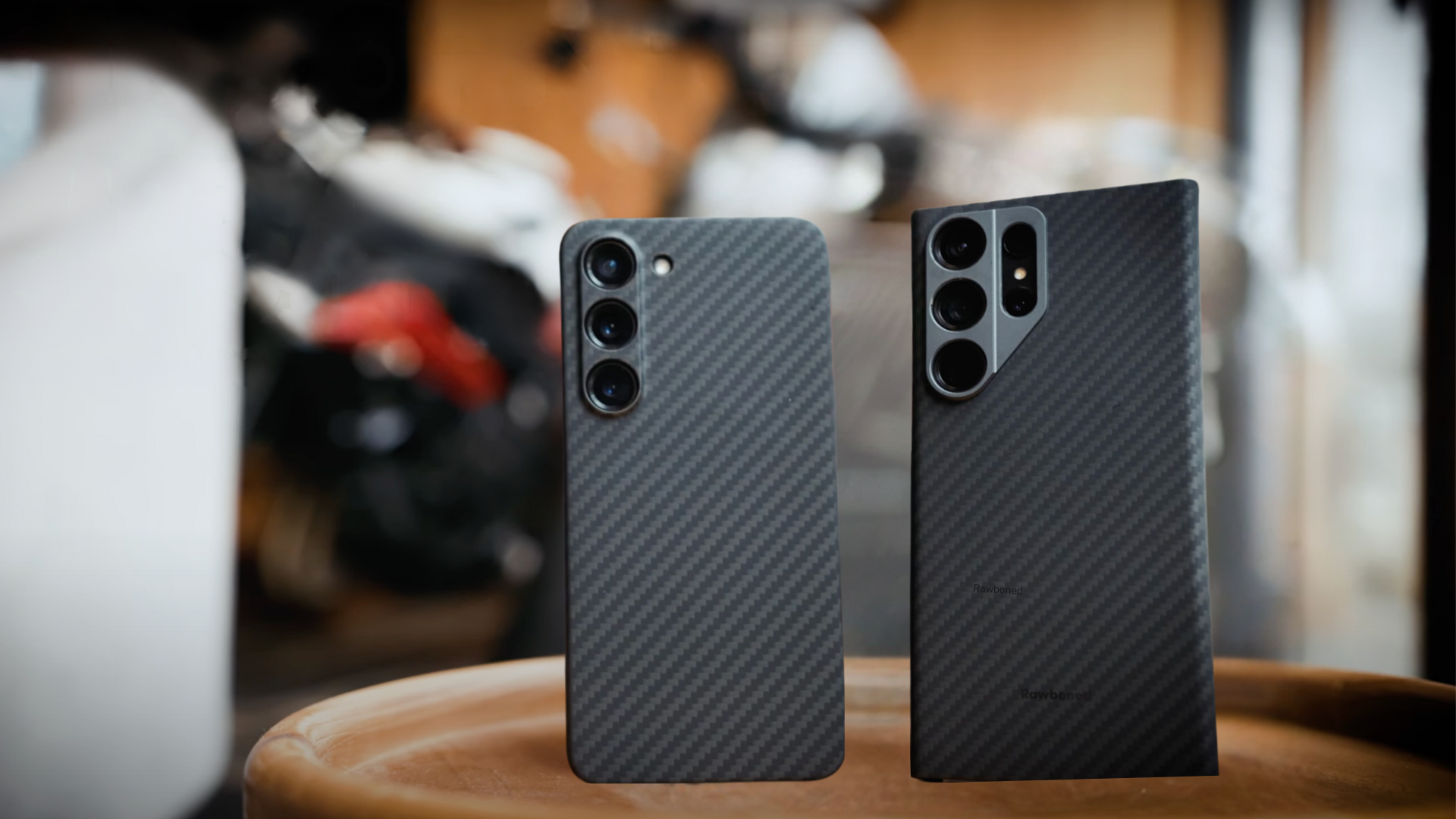 showing thin carbon fiber phone case design 