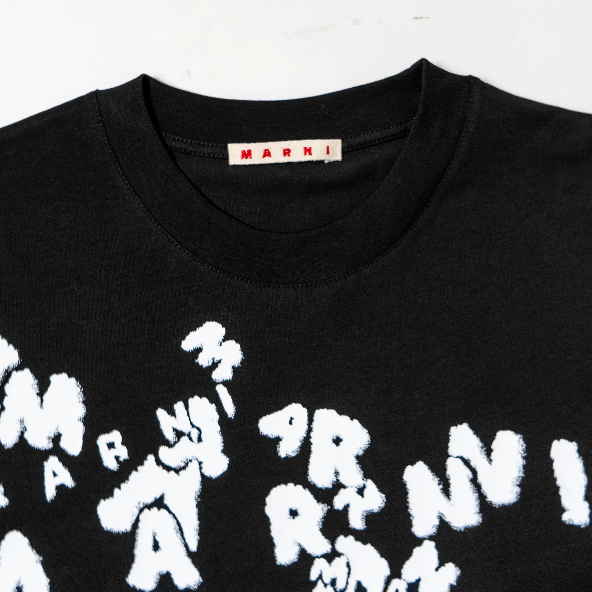 MARNI / ポップフィールズ ロゴ Tシャツ Black cotton T-shirt with Marni Pop Fields logo | Marni